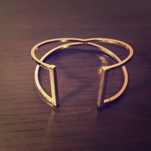 Gold Bracelet. Criss cross.